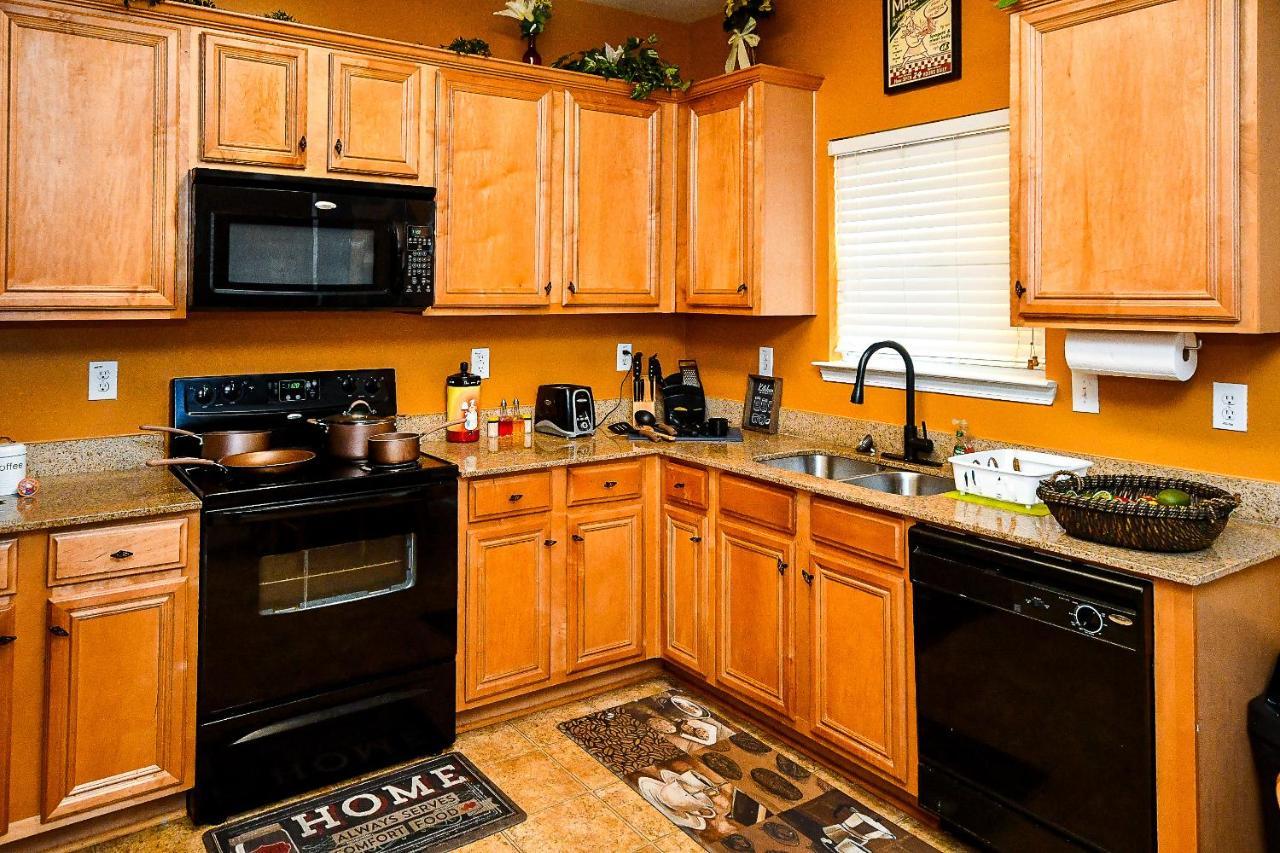 4 - Bed Home With Cali King Bed, 12 Mins To Dtwn Atlanta Ngoại thất bức ảnh